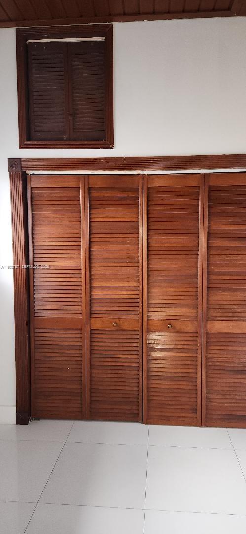 BRICKELLS ESTATES - Residential Lease