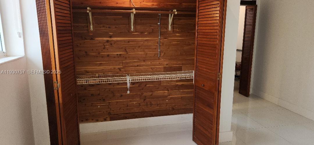 BRICKELLS ESTATES - Residential Lease