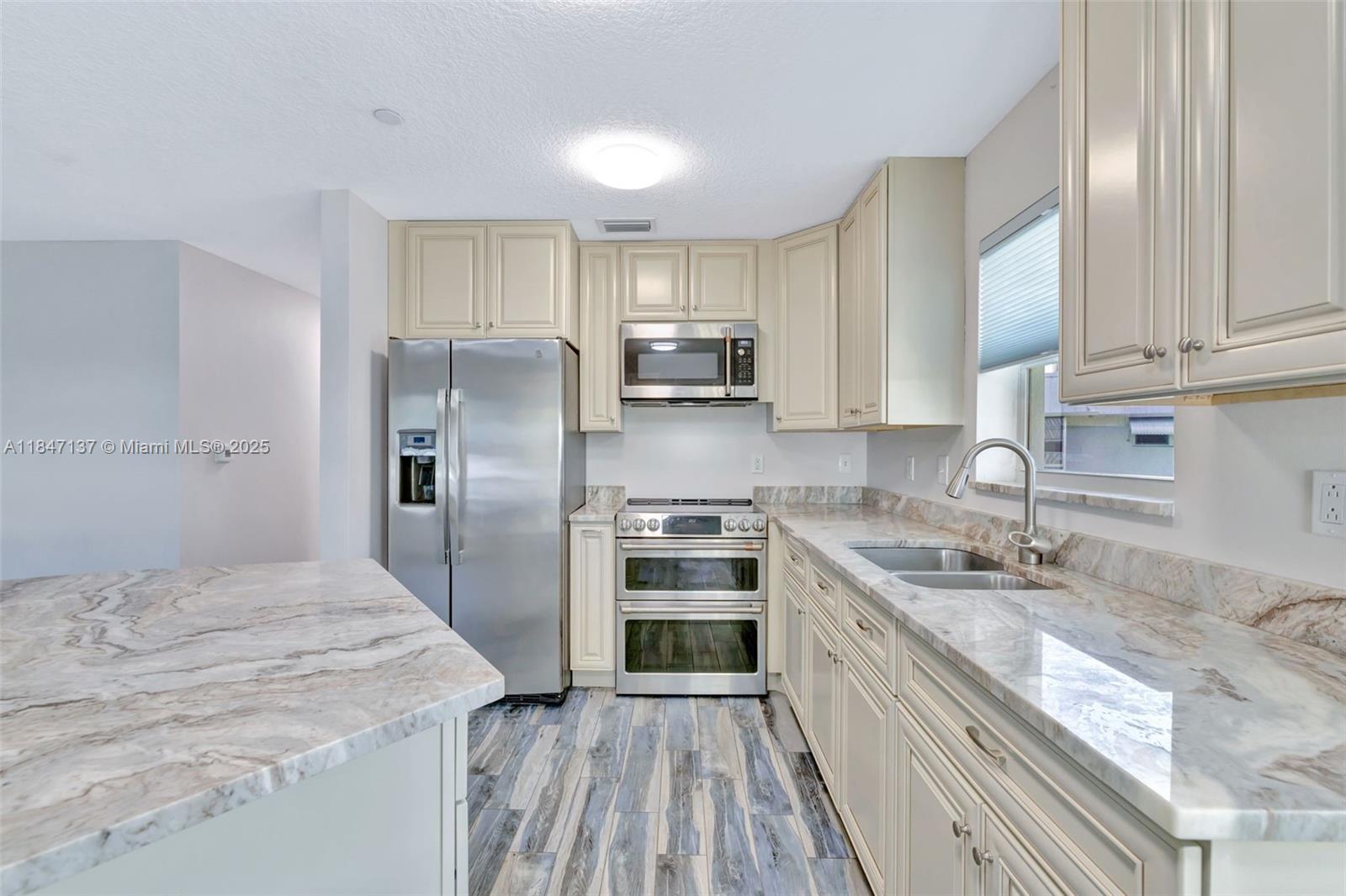 CEDAR POINTE CONDO - Residential