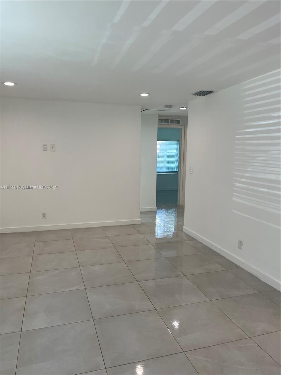 Great house with 2/1 in main part and attached but separate entrance 1/1 huge fenced backyard with alley access.
New laminate floors throughout, beautiful new kitchen counters and freshly painted inside. big kitchen with room for a table. Very close to up and coming Sistrunk area and close to Las Olas Blvd and I-95.