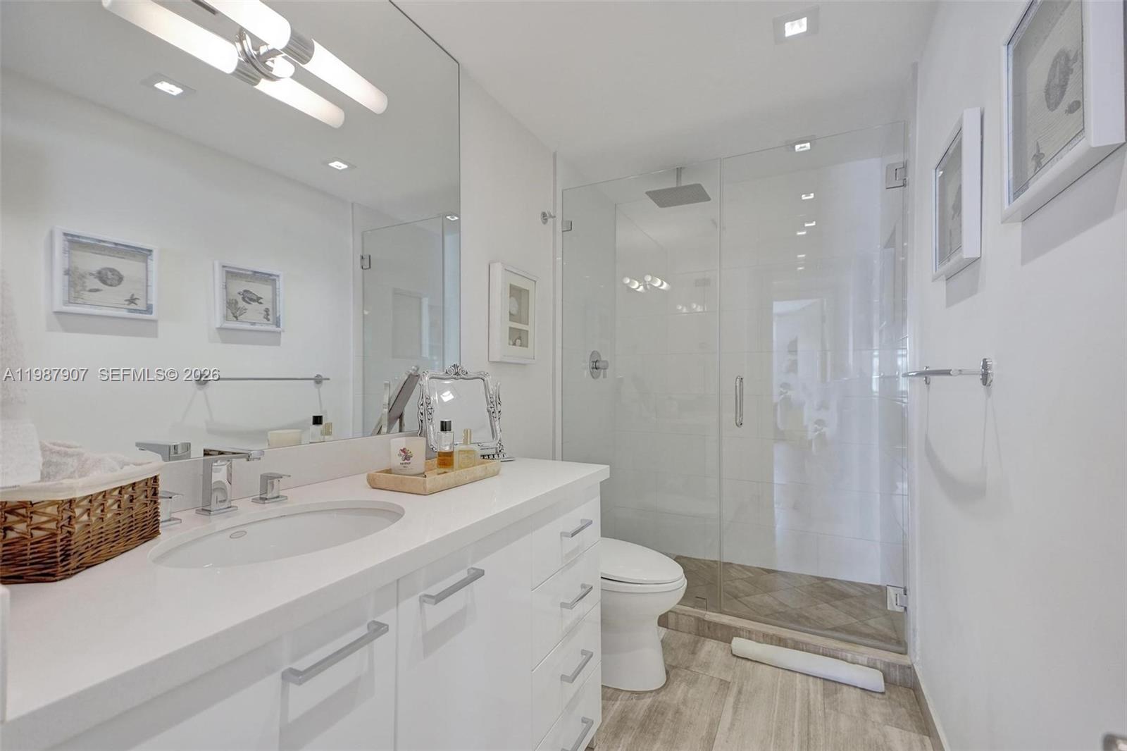 TOWERS OF KEY BISCAYNE CO - Residential