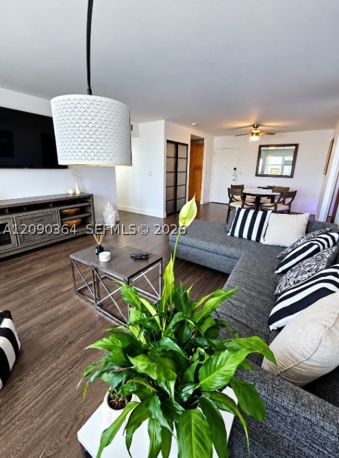 401 Golden Isles Dr 1015