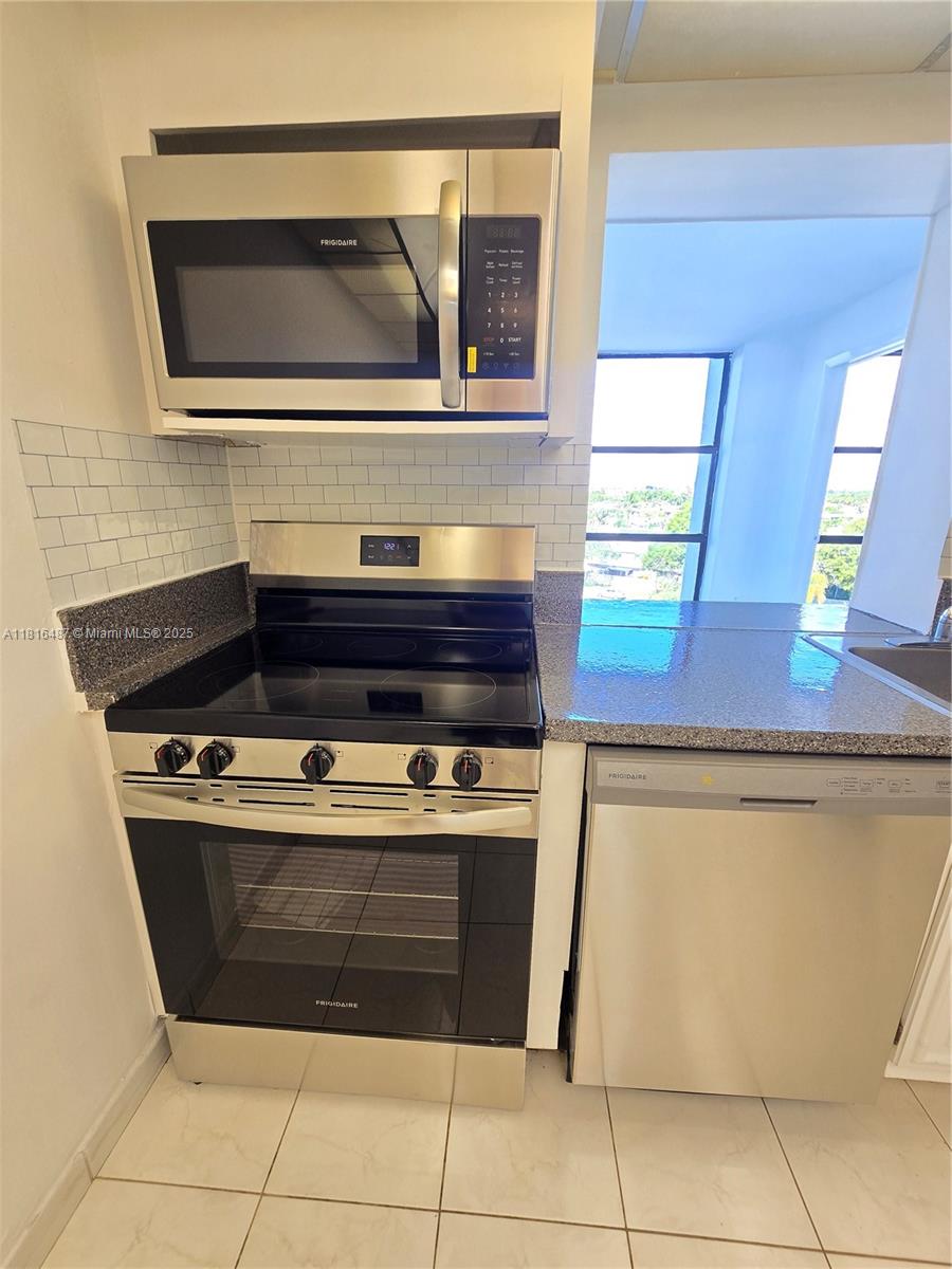 OCEANVIEW PARK CONDO - Residential Lease