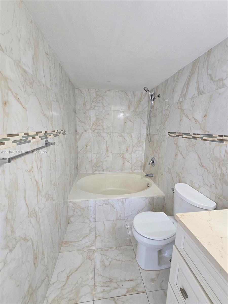 OCEANVIEW PARK CONDO - Residential Lease