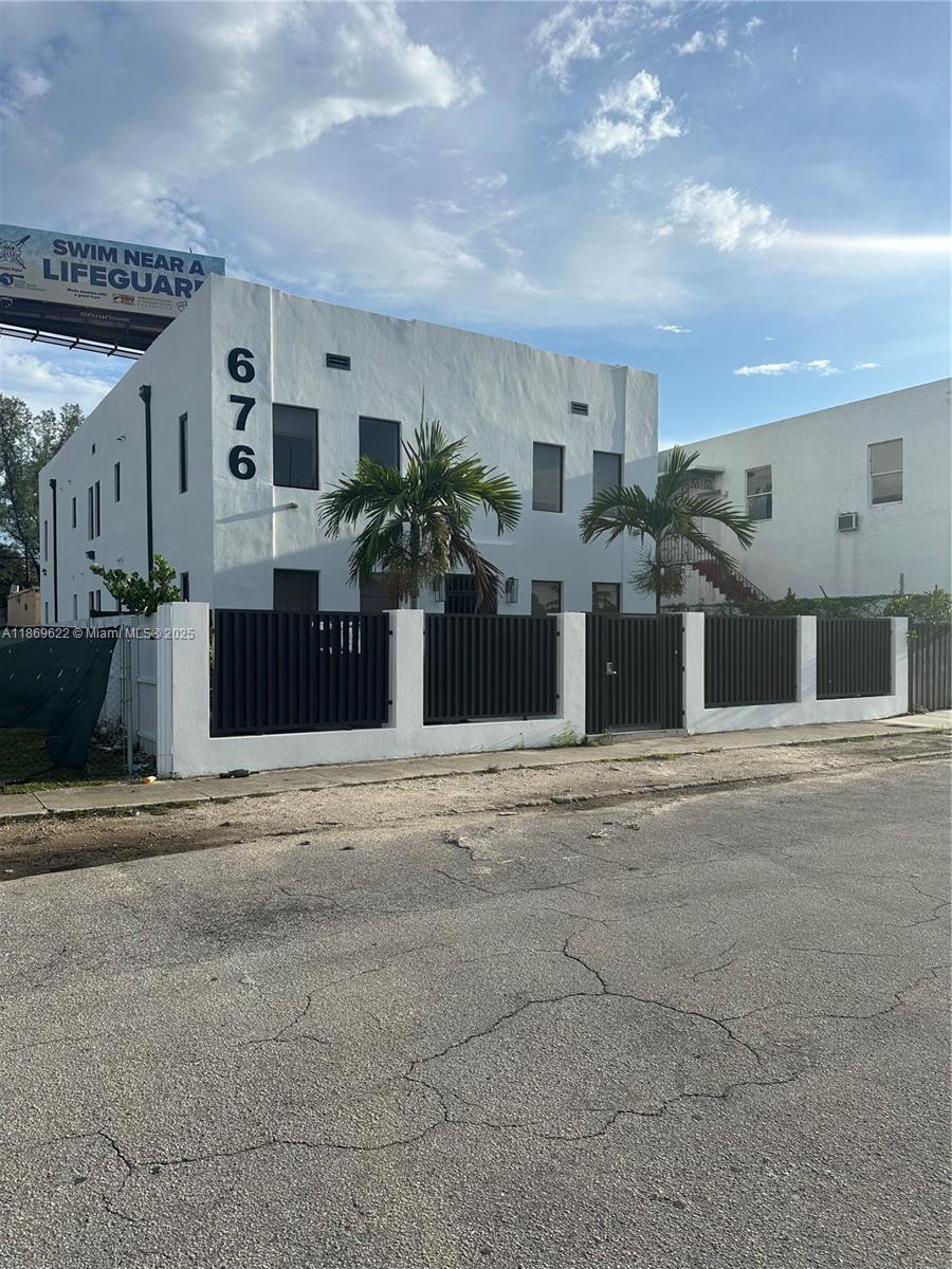 676 NW 47th St