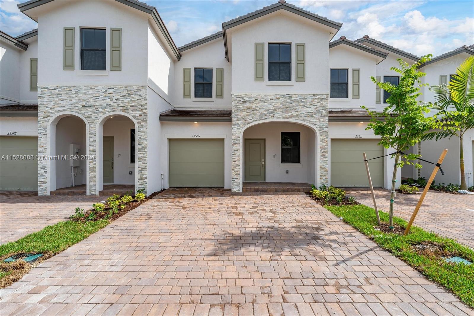 TOWNHOUSE with garage AT SIENA RESERVE! This beautiful townhome comes with a 1 car garage, perfect for in-home gym or storage. This townhome also features brand new stainless steel appliances, an upstair washer and dryer, electric water heater, bluetooth activated locks and Ring! With the bright & large space of the home, it is the perfect space for a family. Not only is this home beautiful, it is also located near major roads and highways for easy access.