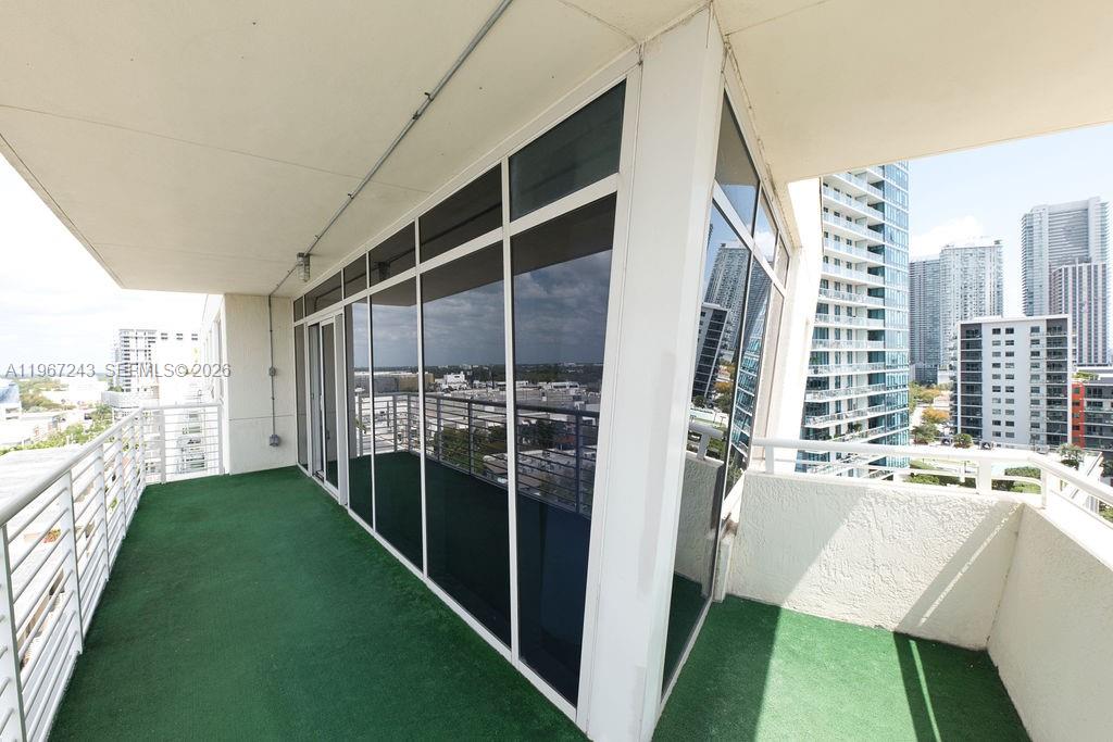 MIDBLOCK MIAMI CONDO - Residential