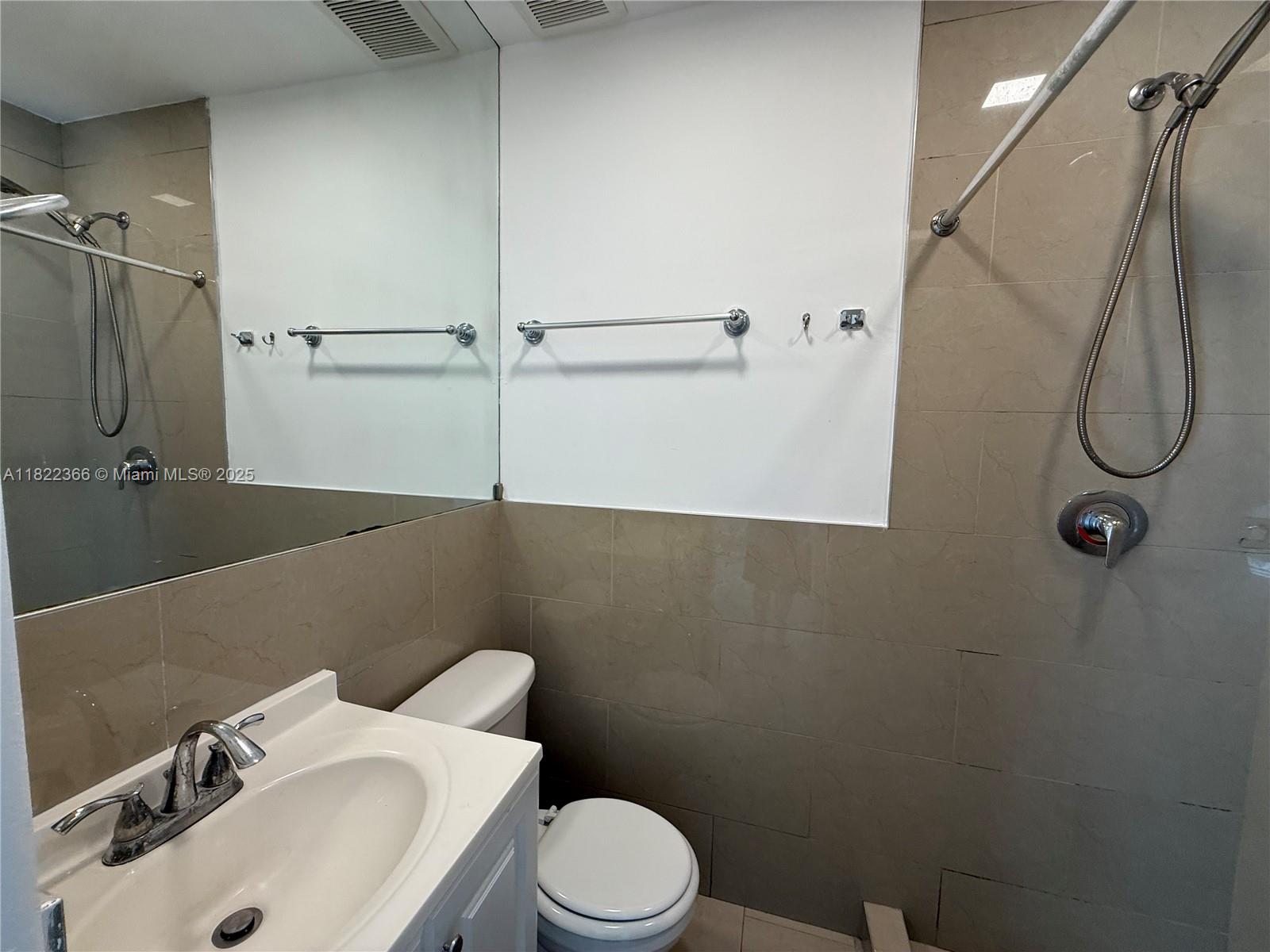 DIXIE HIGHWAY TRACK - Residential Lease
