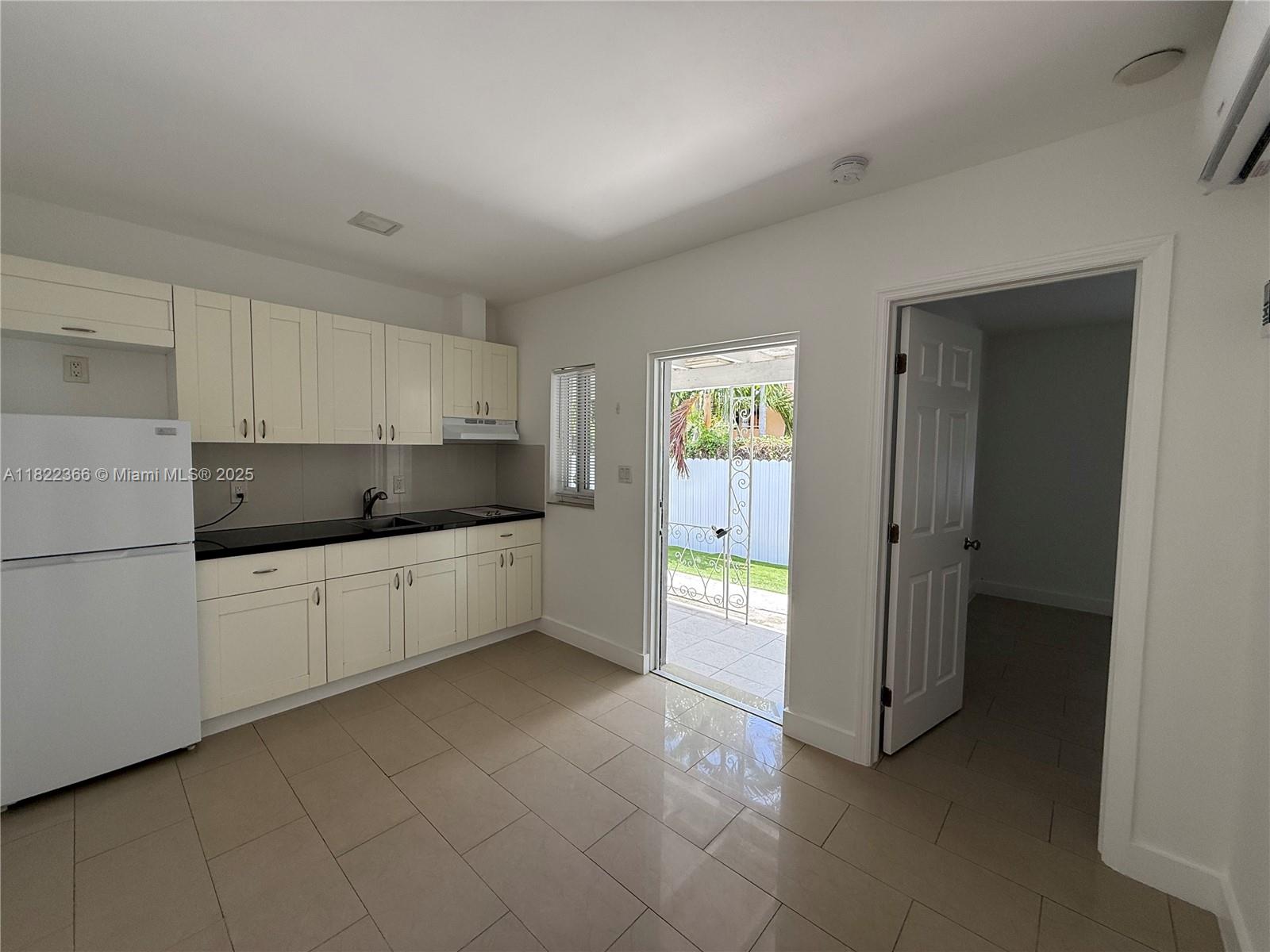 DIXIE HIGHWAY TRACK - Residential Lease