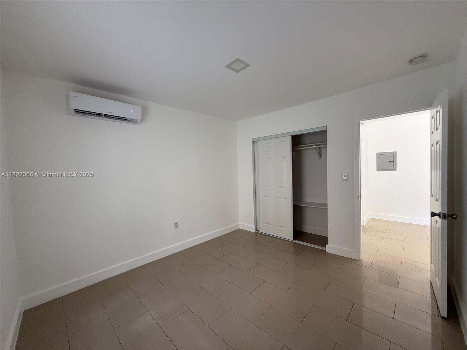 DIXIE HIGHWAY TRACK - Residential Lease