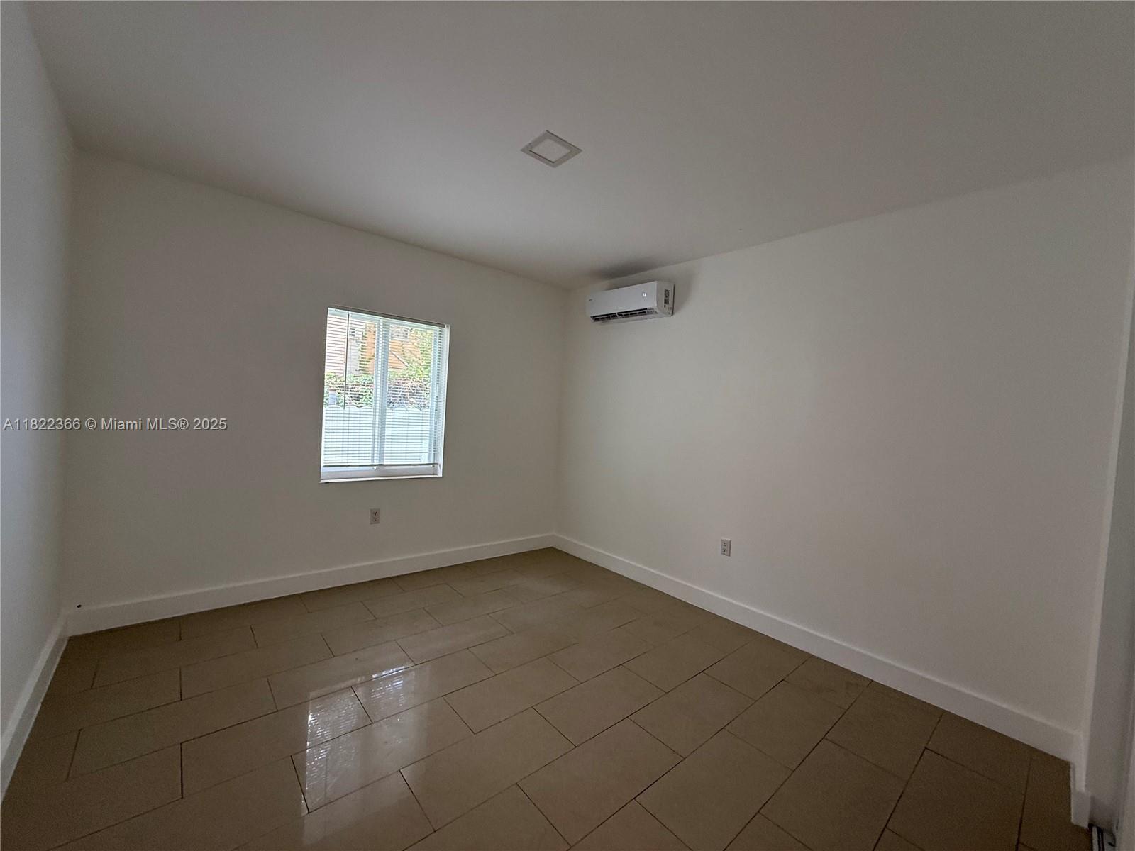 DIXIE HIGHWAY TRACK - Residential Lease
