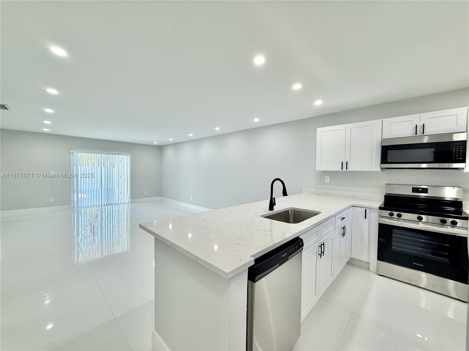 KARLAN TOWNHOUSES SUB - Residential