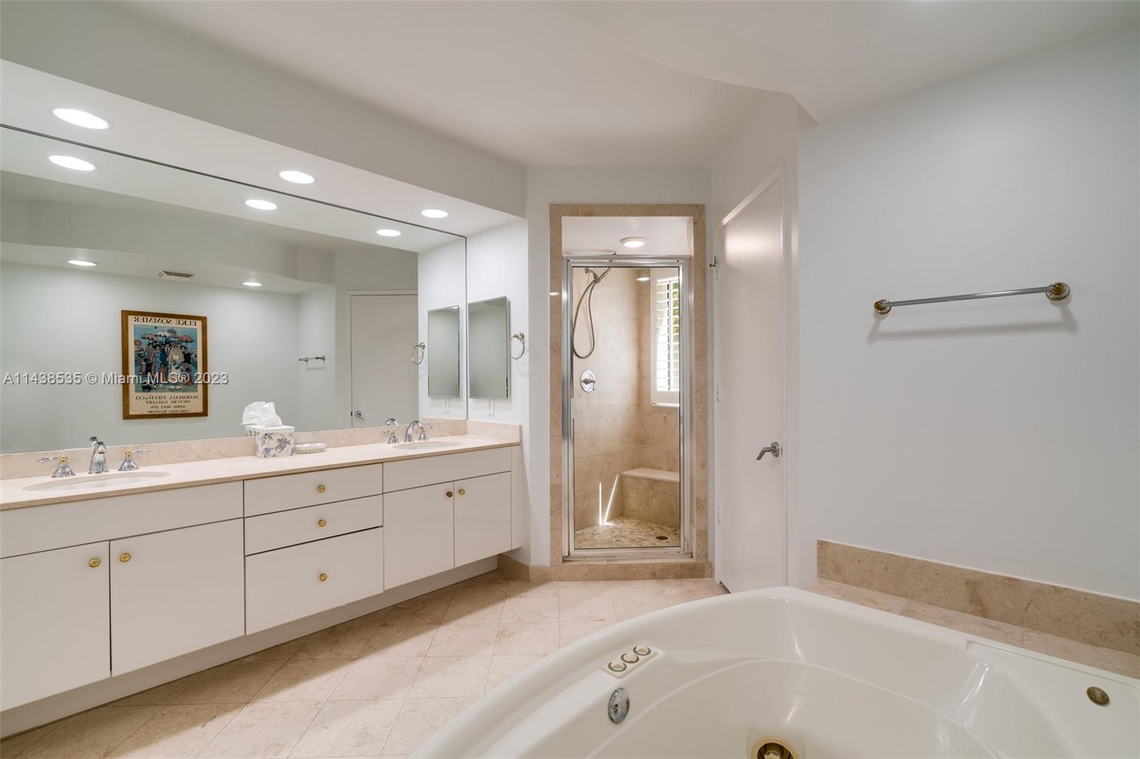 LAKE TOWER - Residential