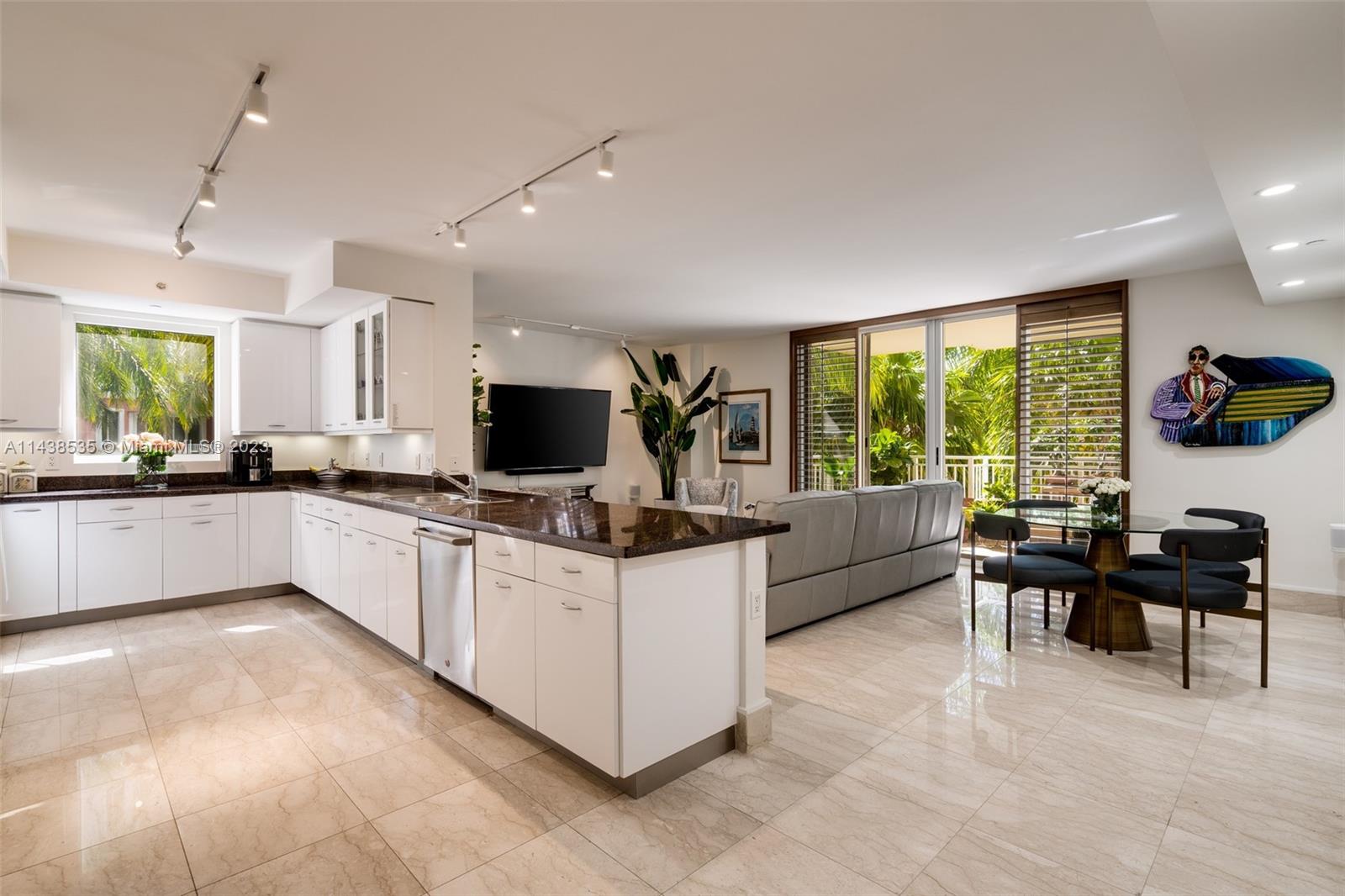 LAKE TOWER - Residential