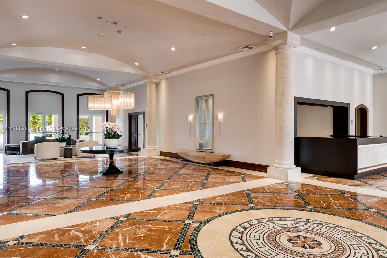 LAKE TOWER - Residential