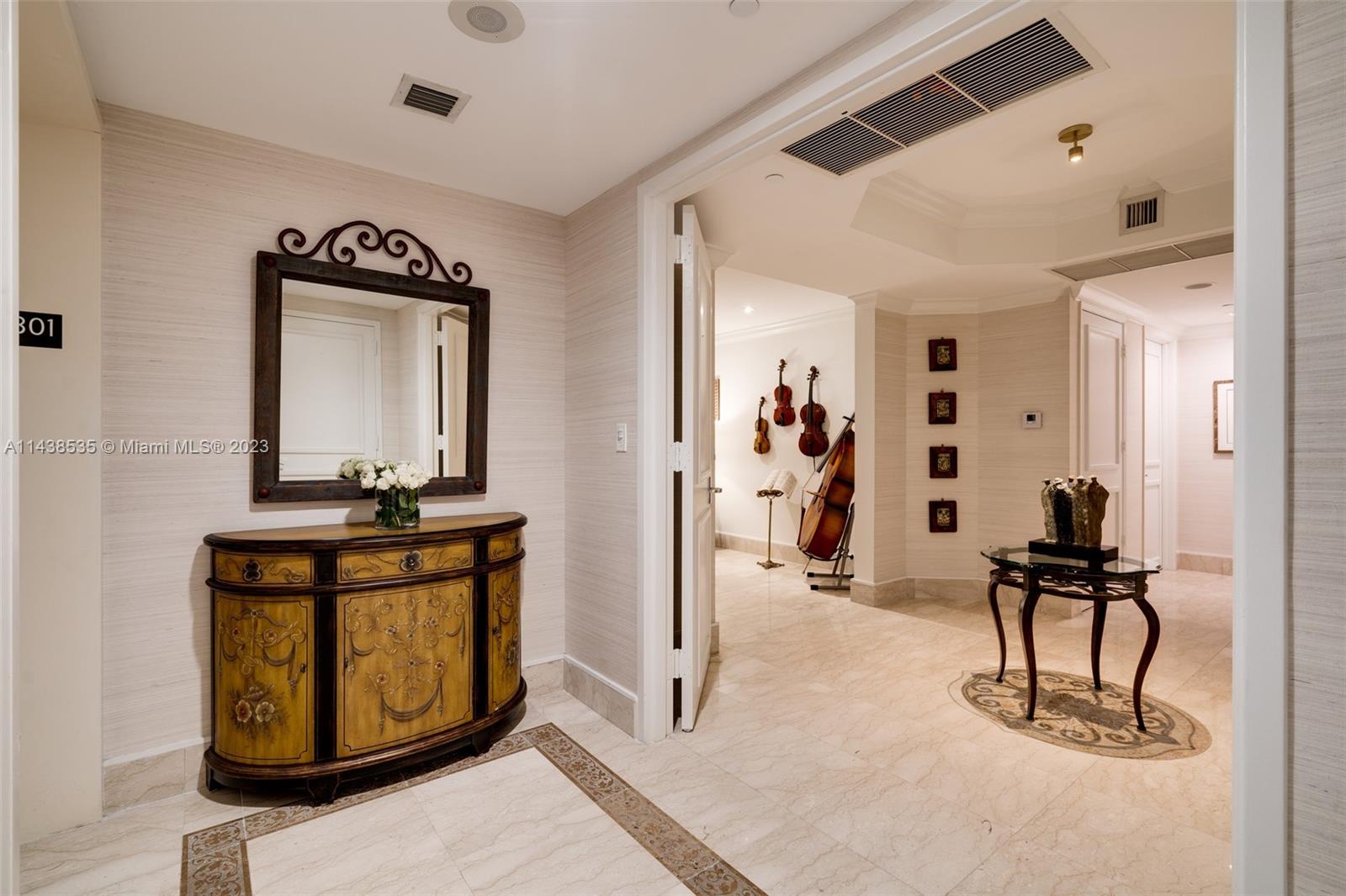 LAKE TOWER - Residential