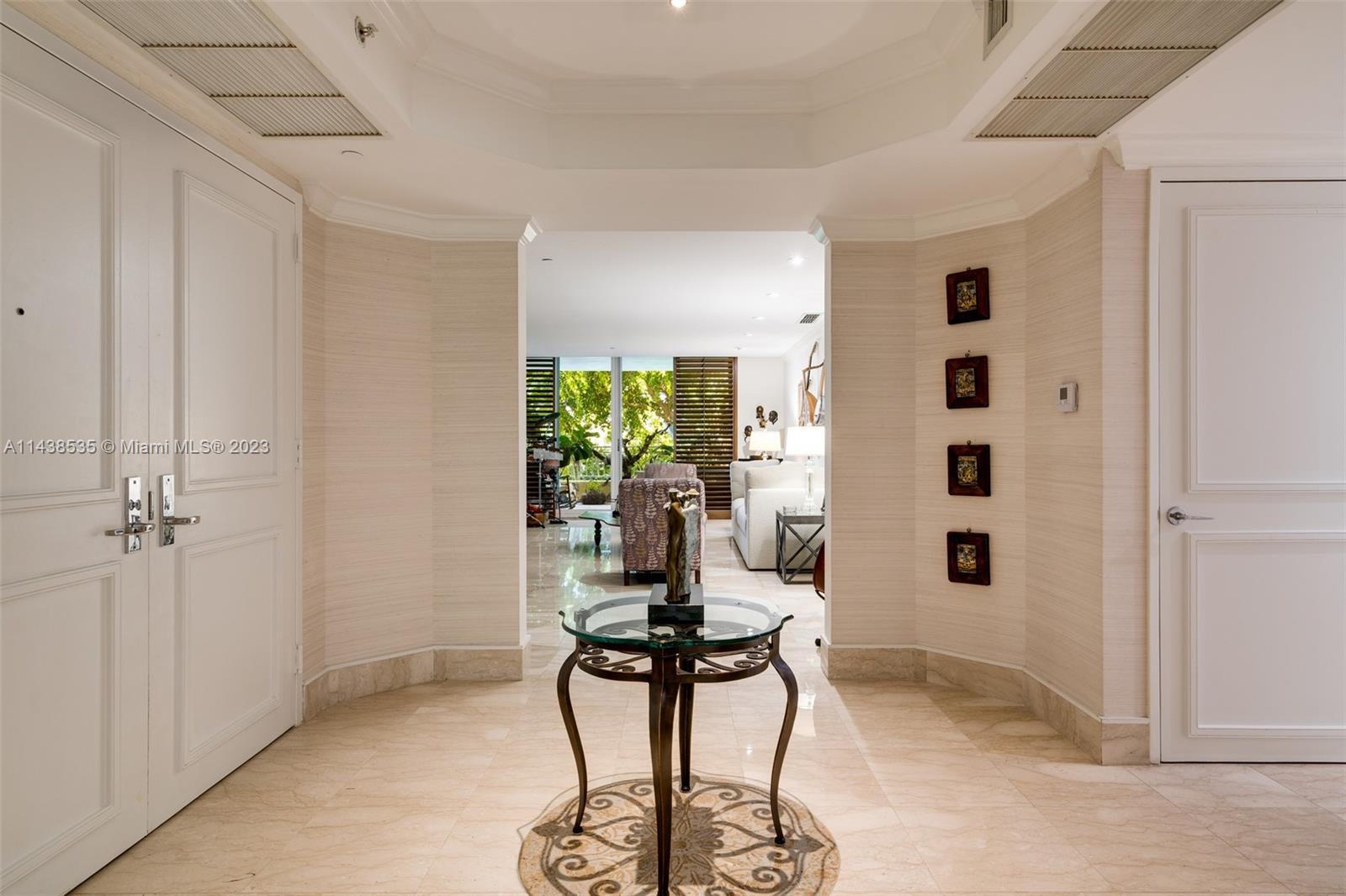 LAKE TOWER - Residential