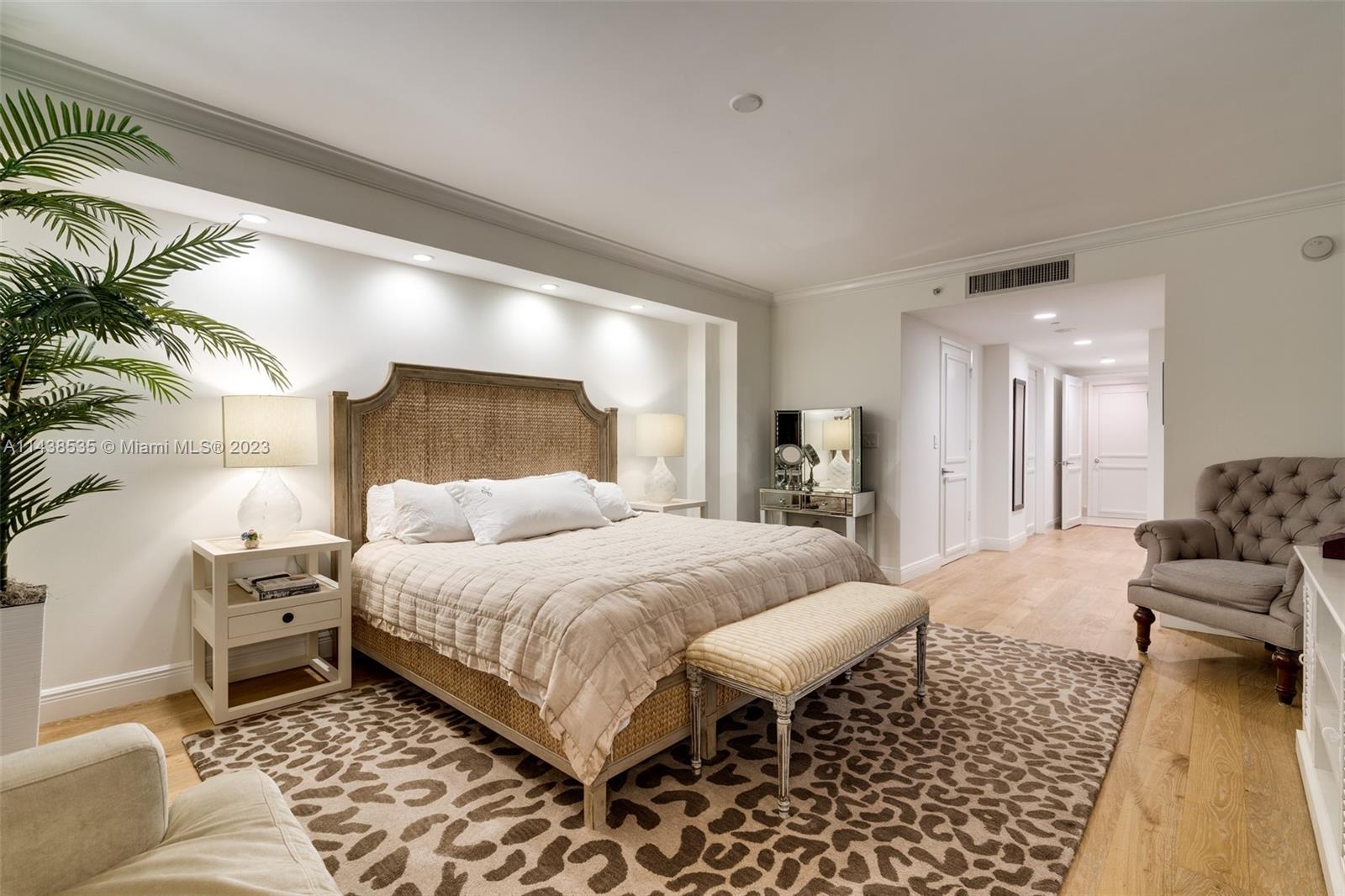 LAKE TOWER - Residential