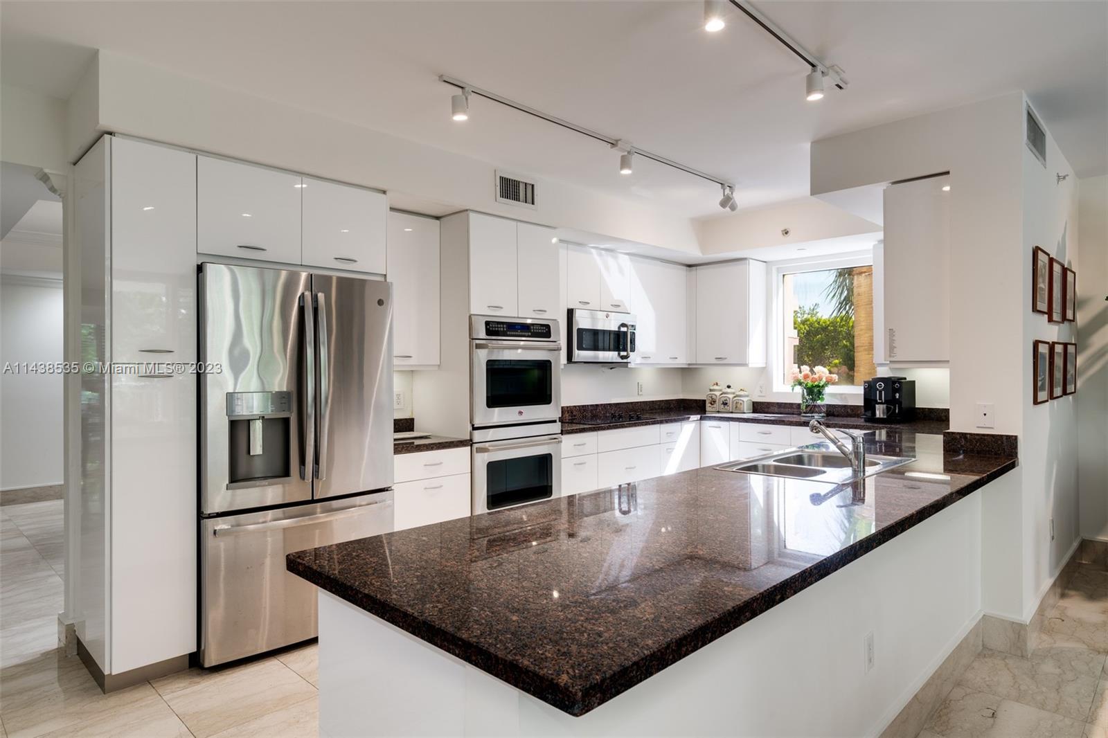 LAKE TOWER - Residential