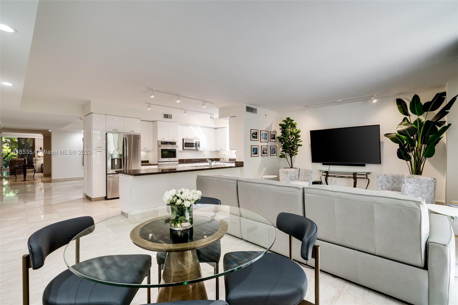 LAKE TOWER - Residential