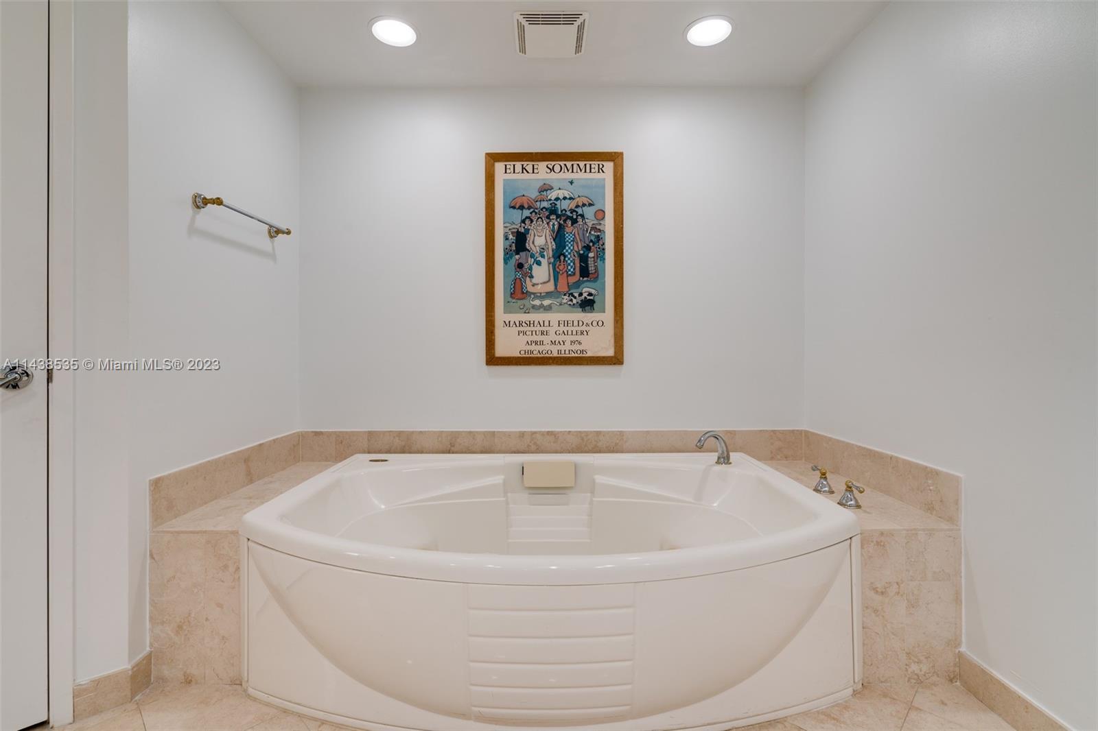 LAKE TOWER - Residential