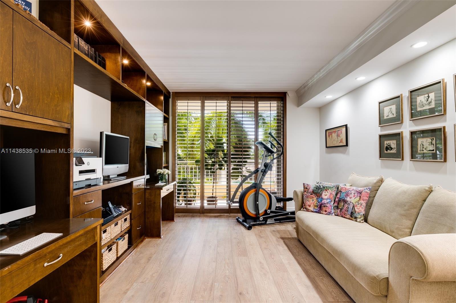 LAKE TOWER - Residential