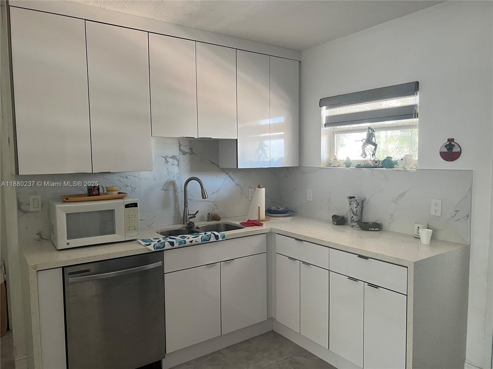 LINCOLN TOWERS CONDO - Residential