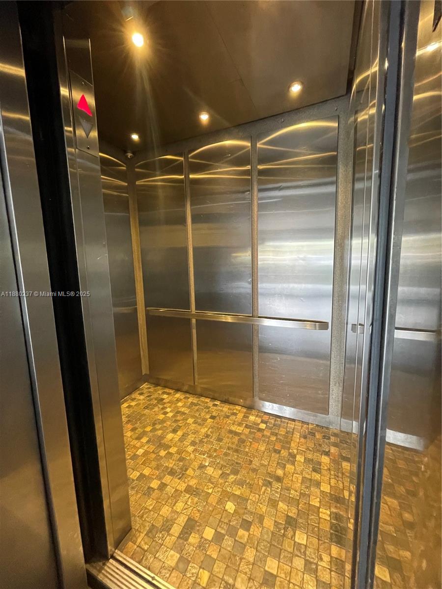 LINCOLN TOWERS CONDO - Residential