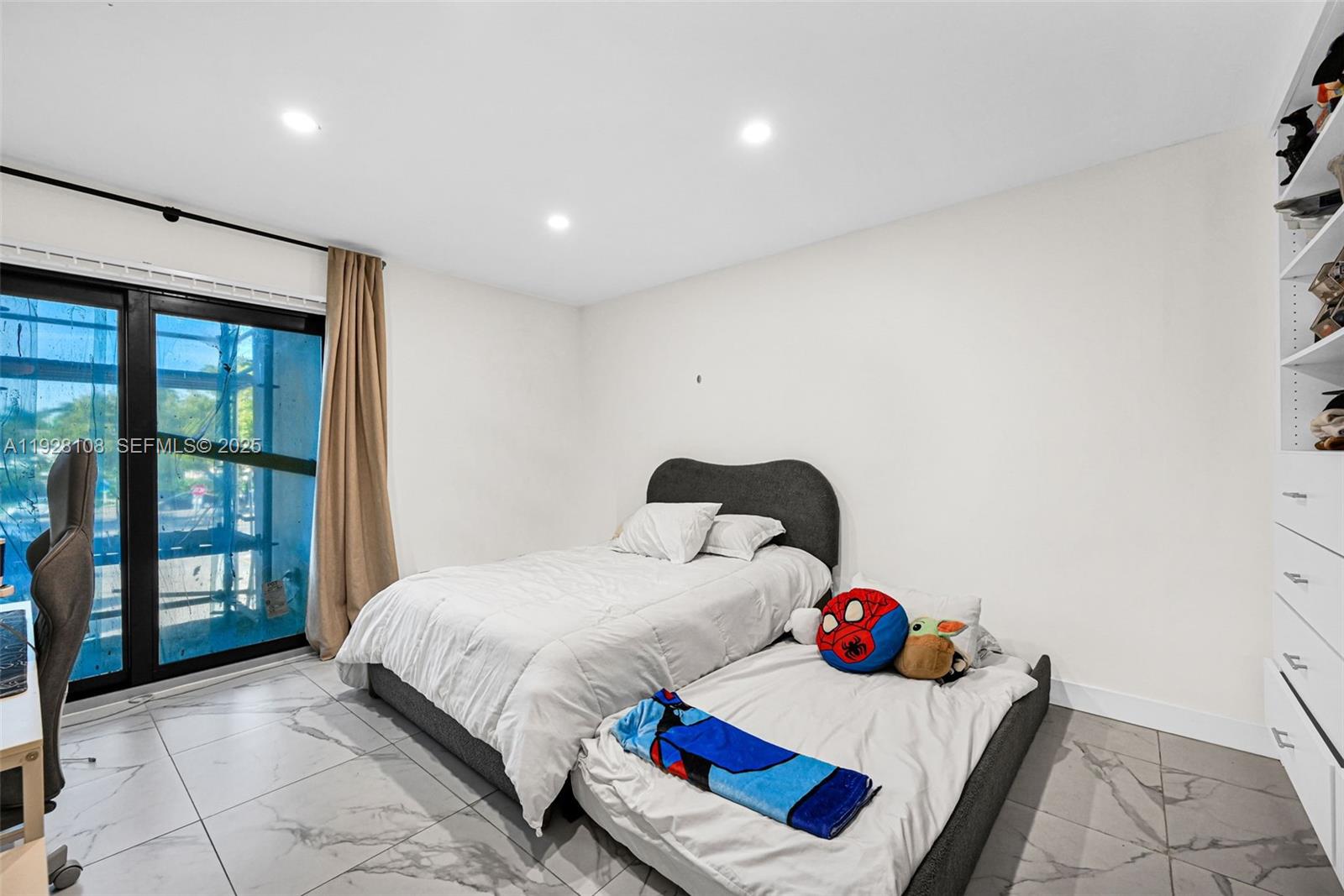 EMERALD HILLS C C APTS CO - Residential