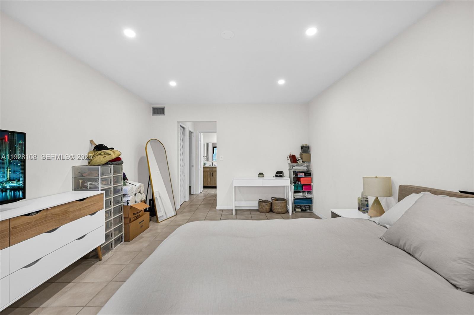 EMERALD HILLS C C APTS CO - Residential