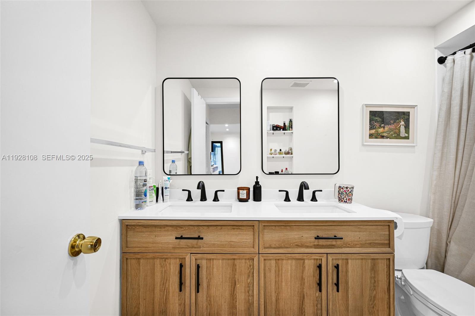 EMERALD HILLS C C APTS CO - Residential