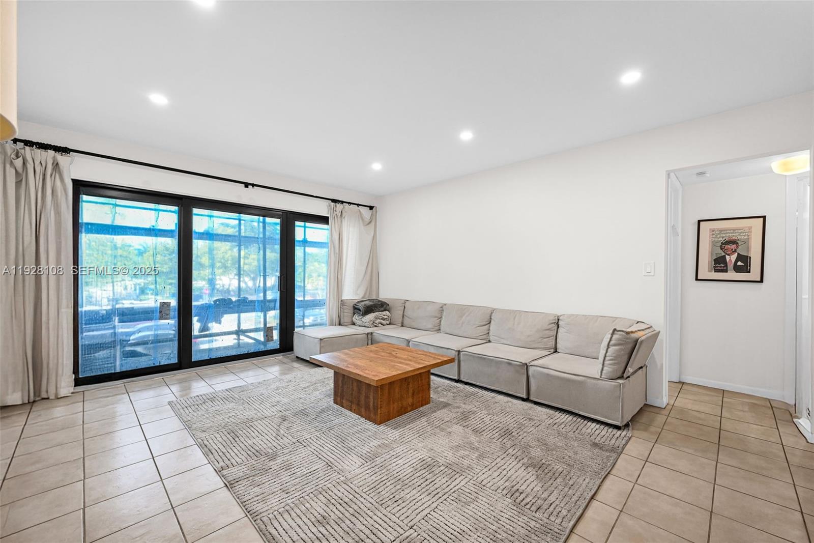 EMERALD HILLS C C APTS CO - Residential