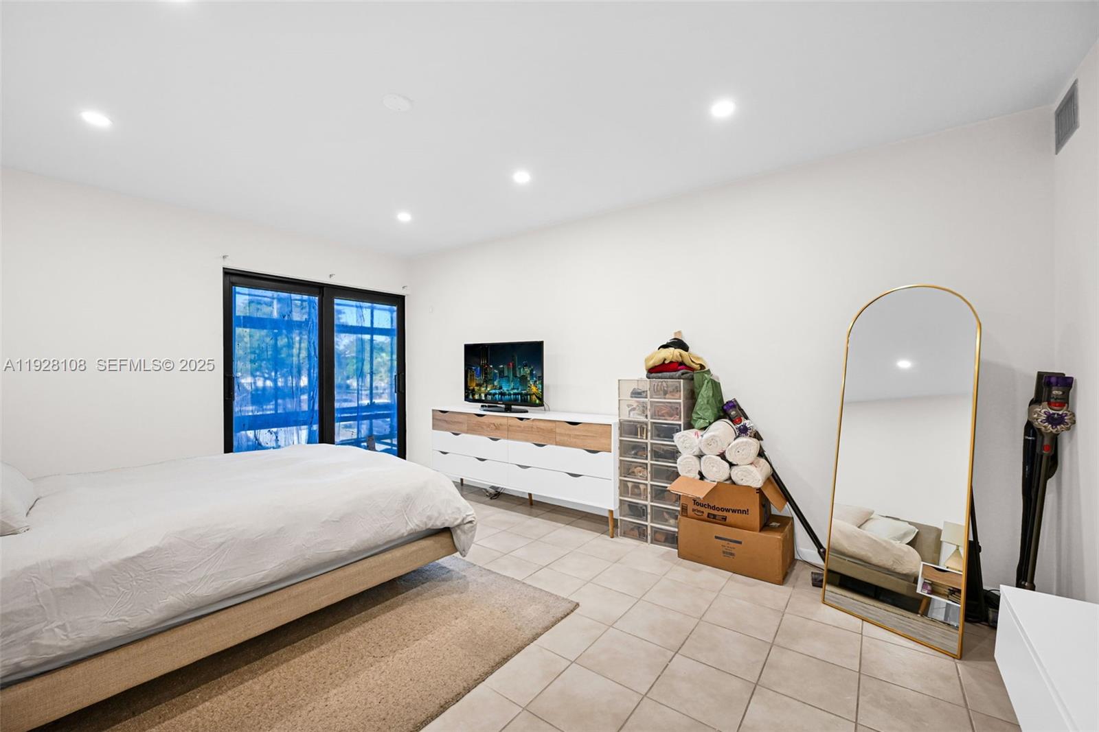 EMERALD HILLS C C APTS CO - Residential