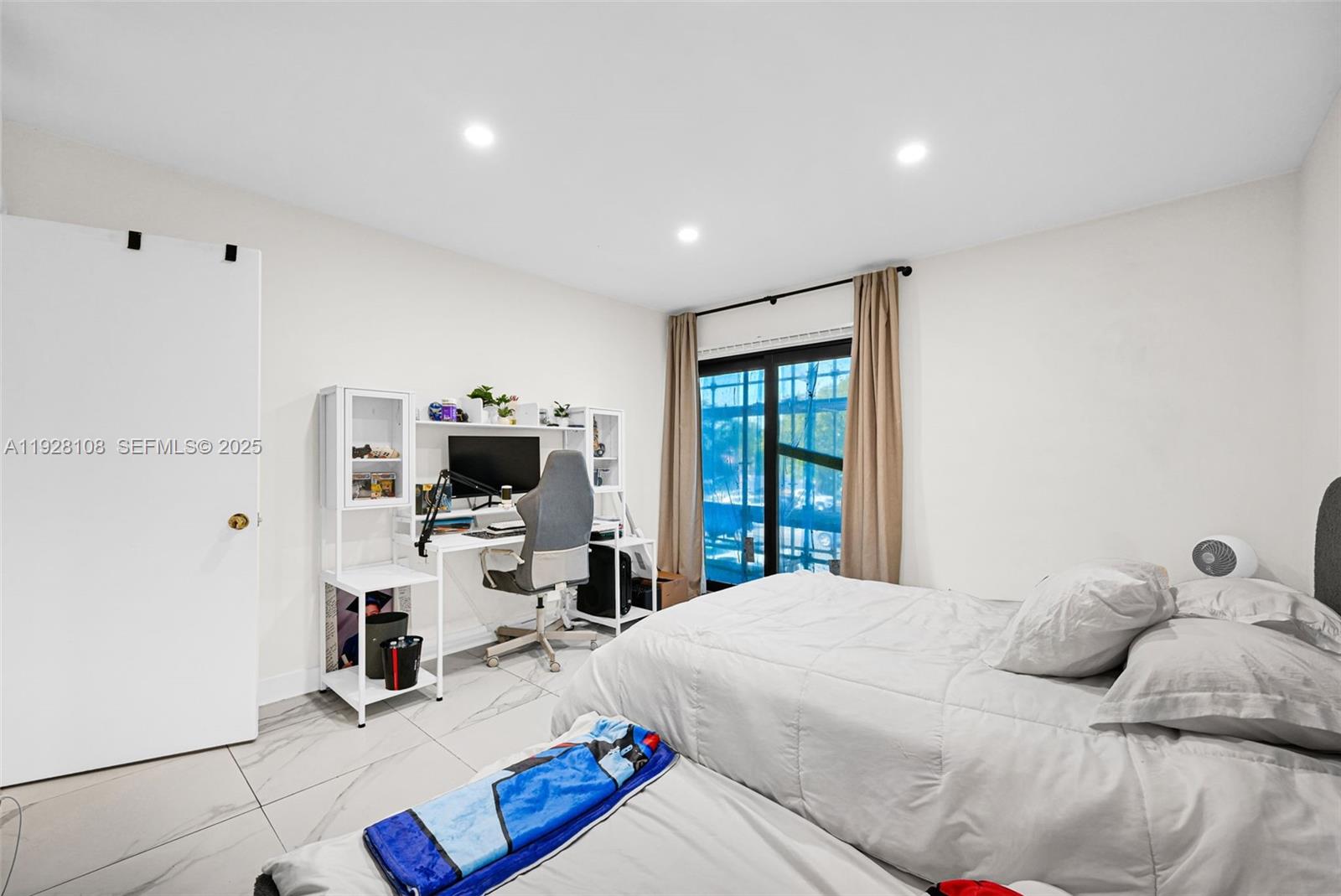 EMERALD HILLS C C APTS CO - Residential