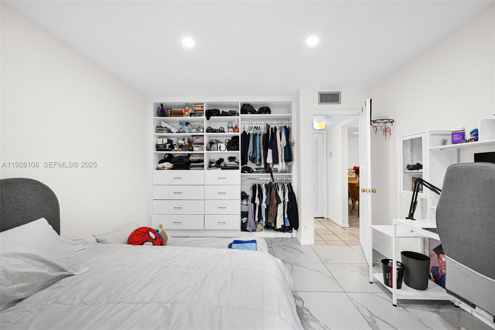 EMERALD HILLS C C APTS CO - Residential