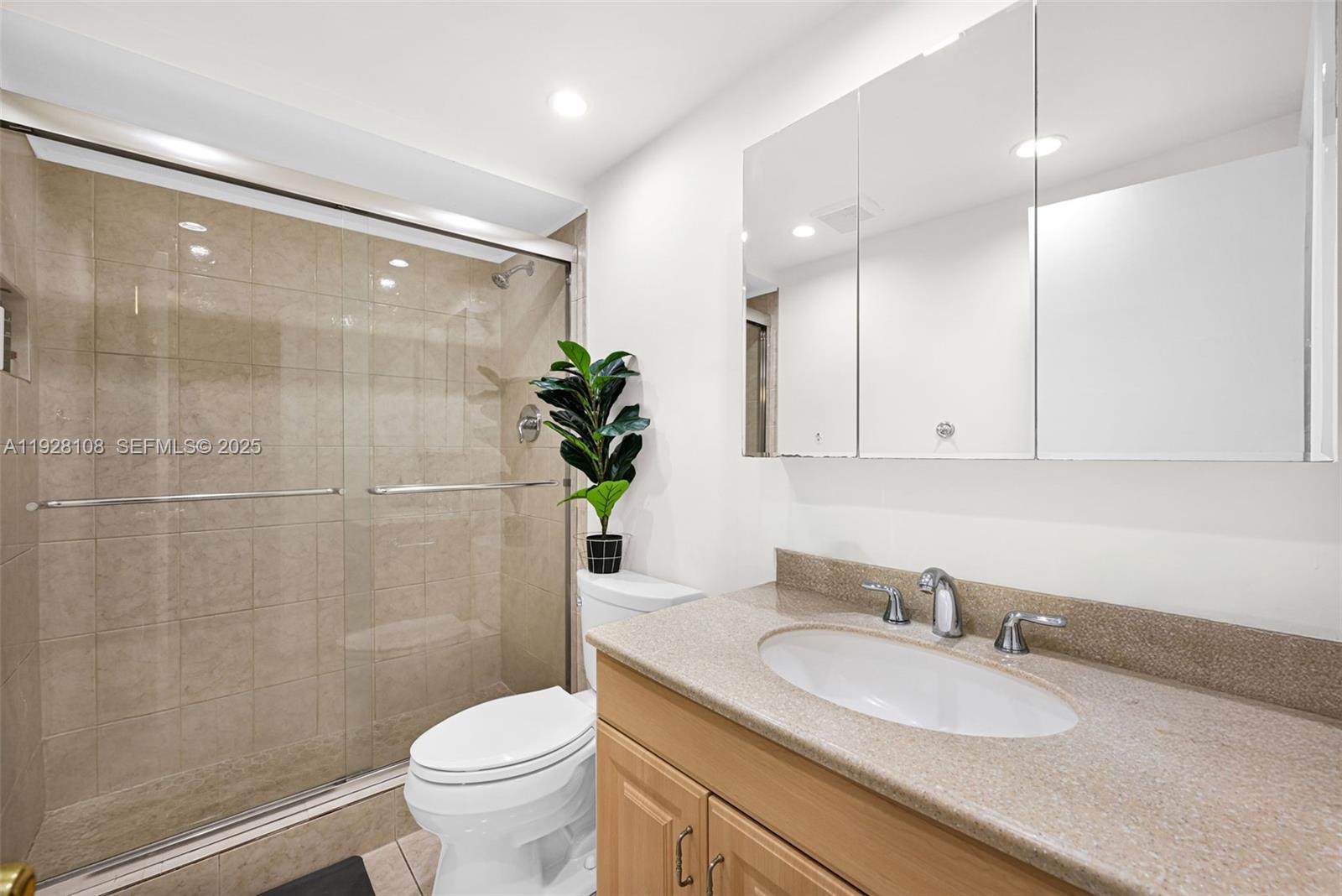 EMERALD HILLS C C APTS CO - Residential