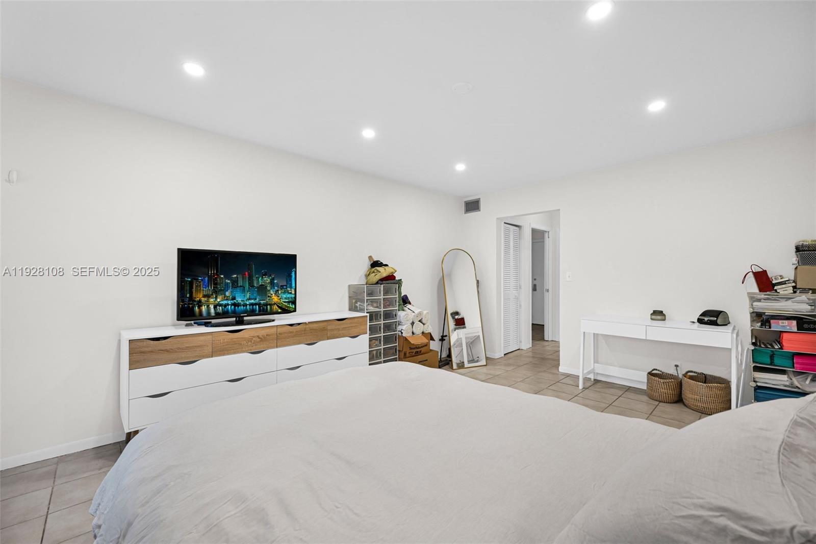 EMERALD HILLS C C APTS CO - Residential