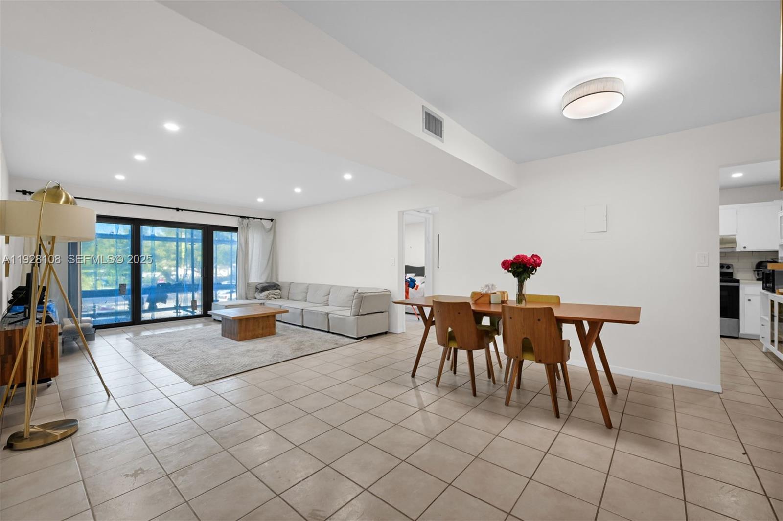 EMERALD HILLS C C APTS CO - Residential