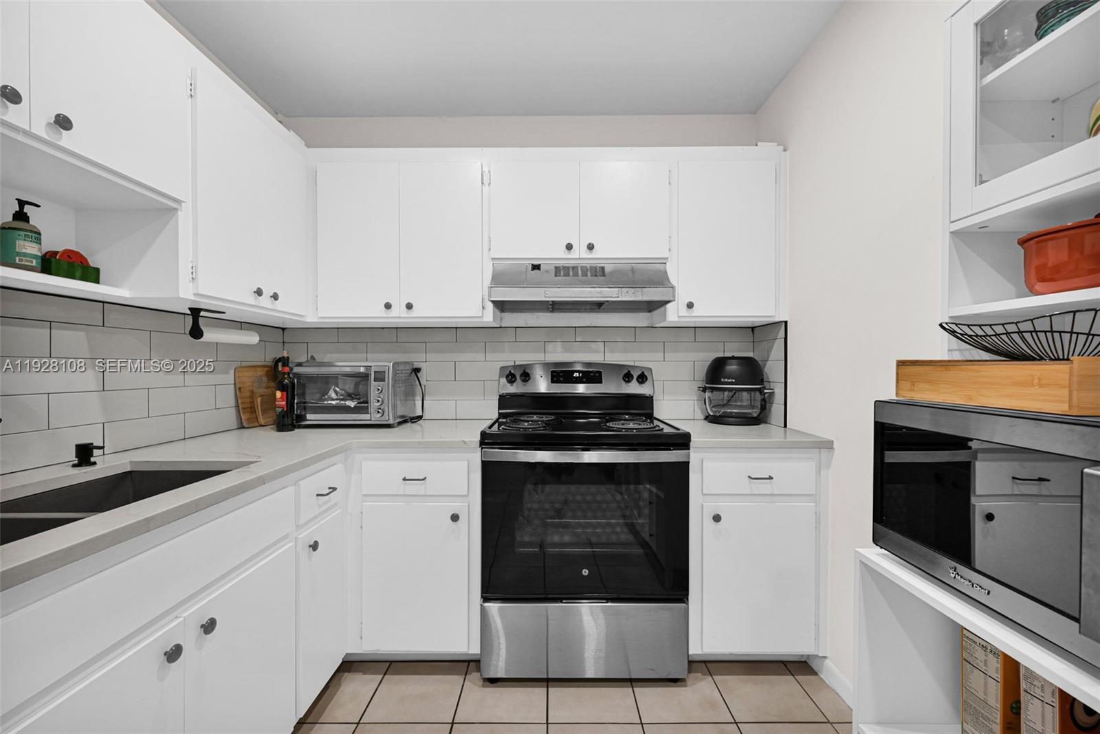 EMERALD HILLS C C APTS CO - Residential