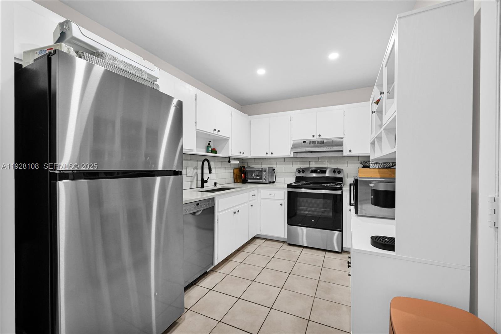 EMERALD HILLS C C APTS CO - Residential