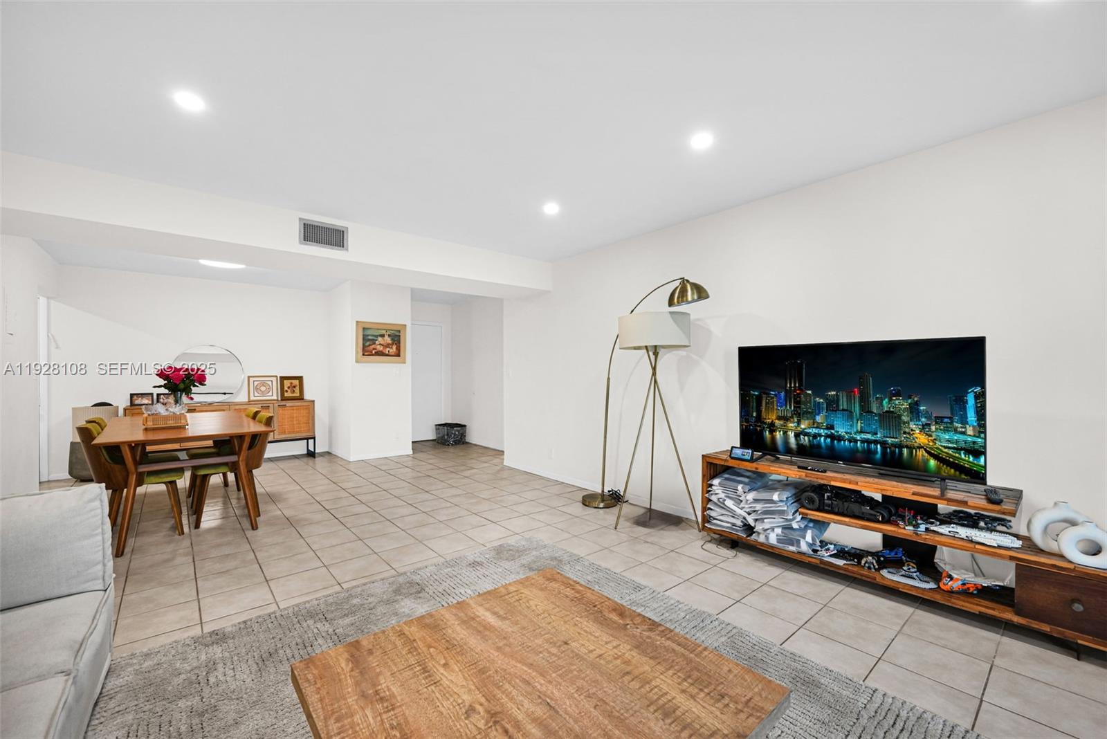 EMERALD HILLS C C APTS CO - Residential