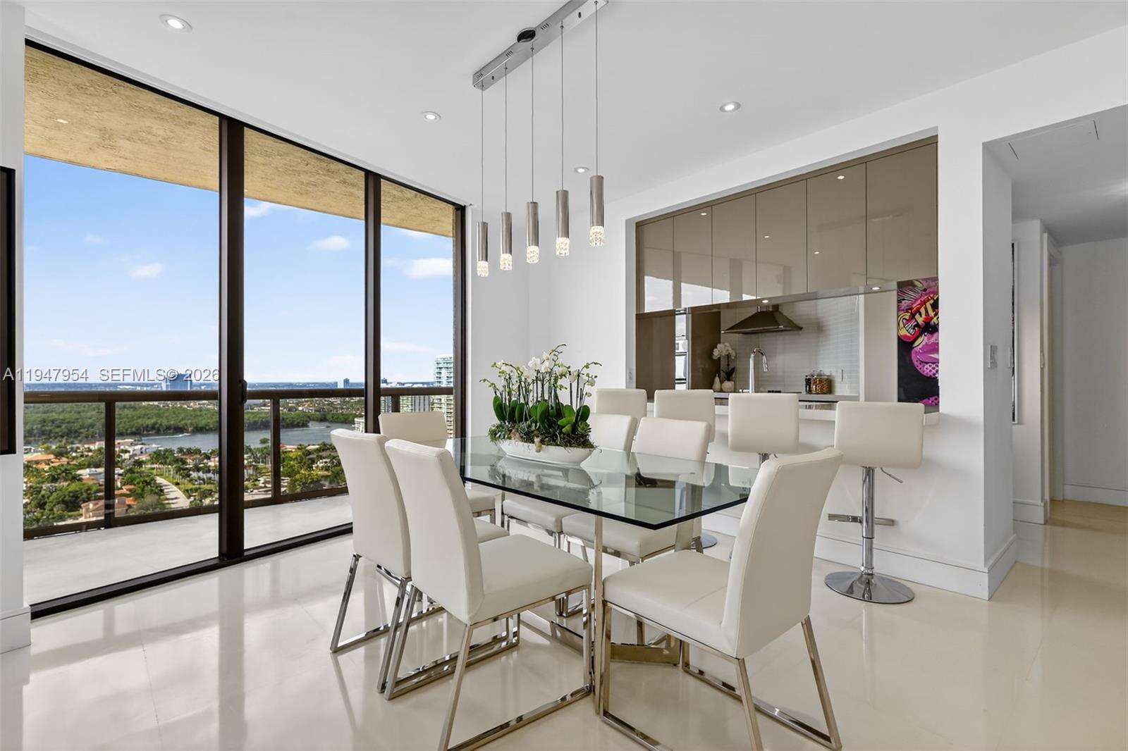 SAYAN CONDO - Residential