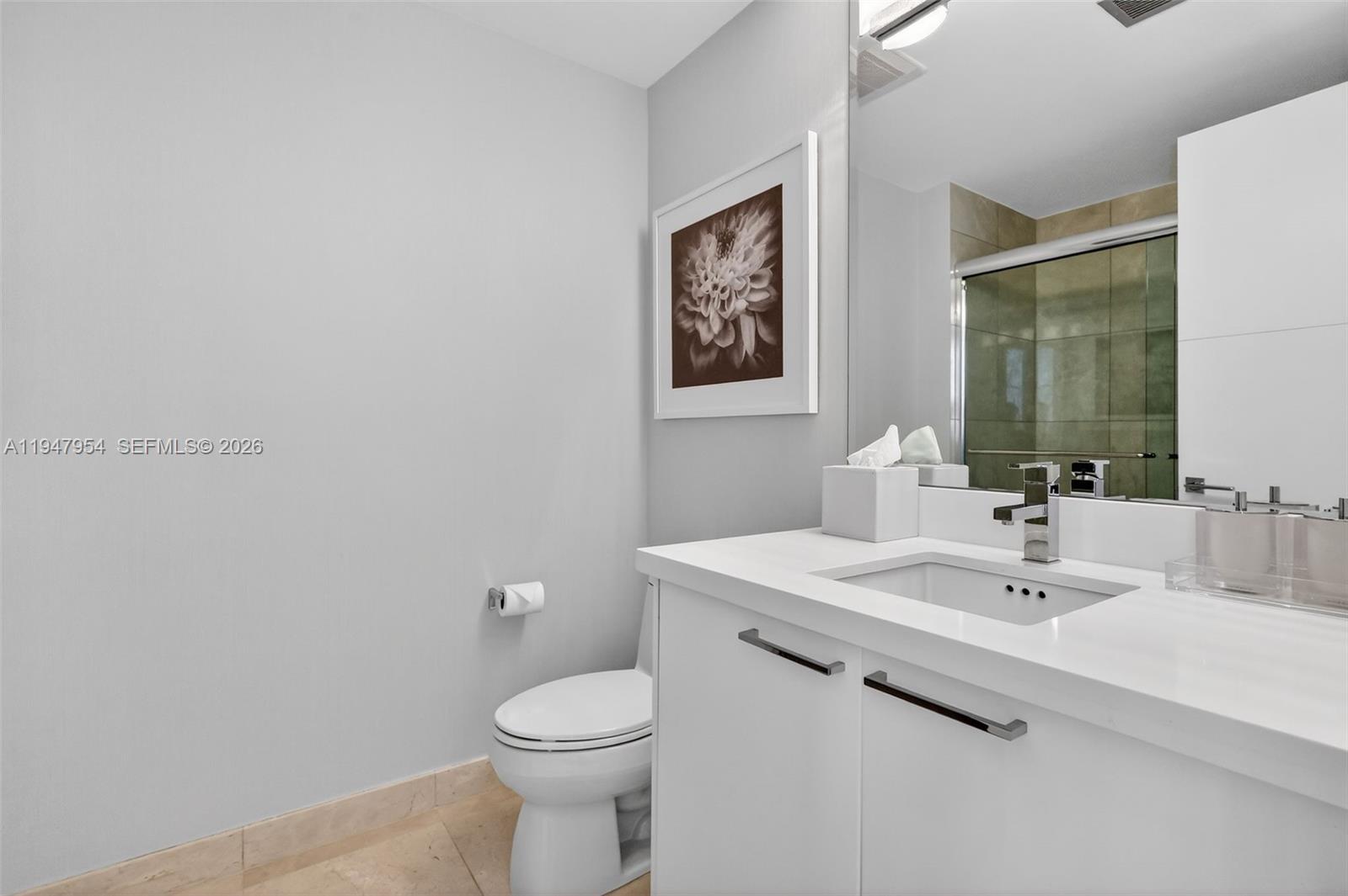 SAYAN CONDO - Residential