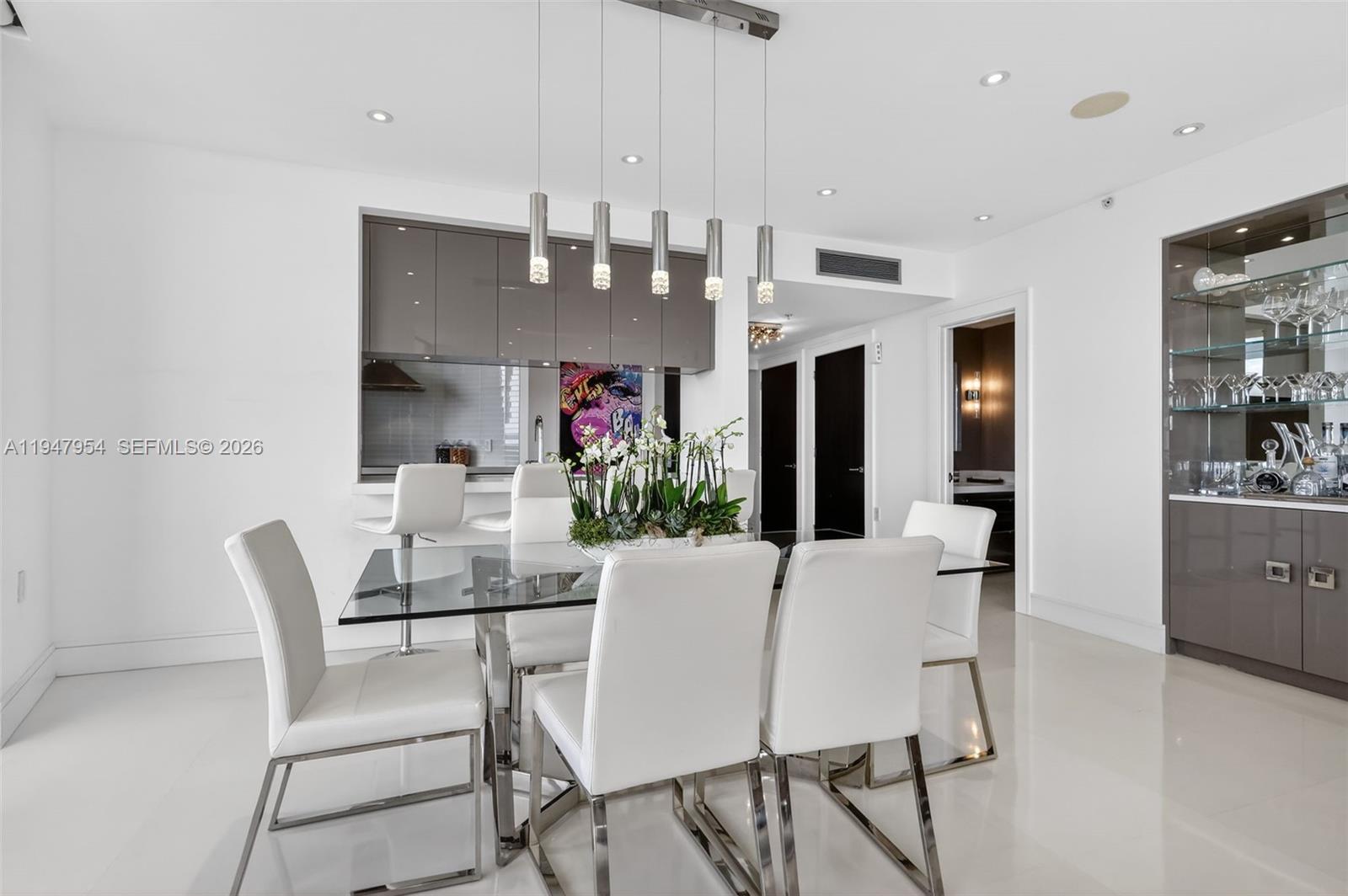 SAYAN CONDO - Residential