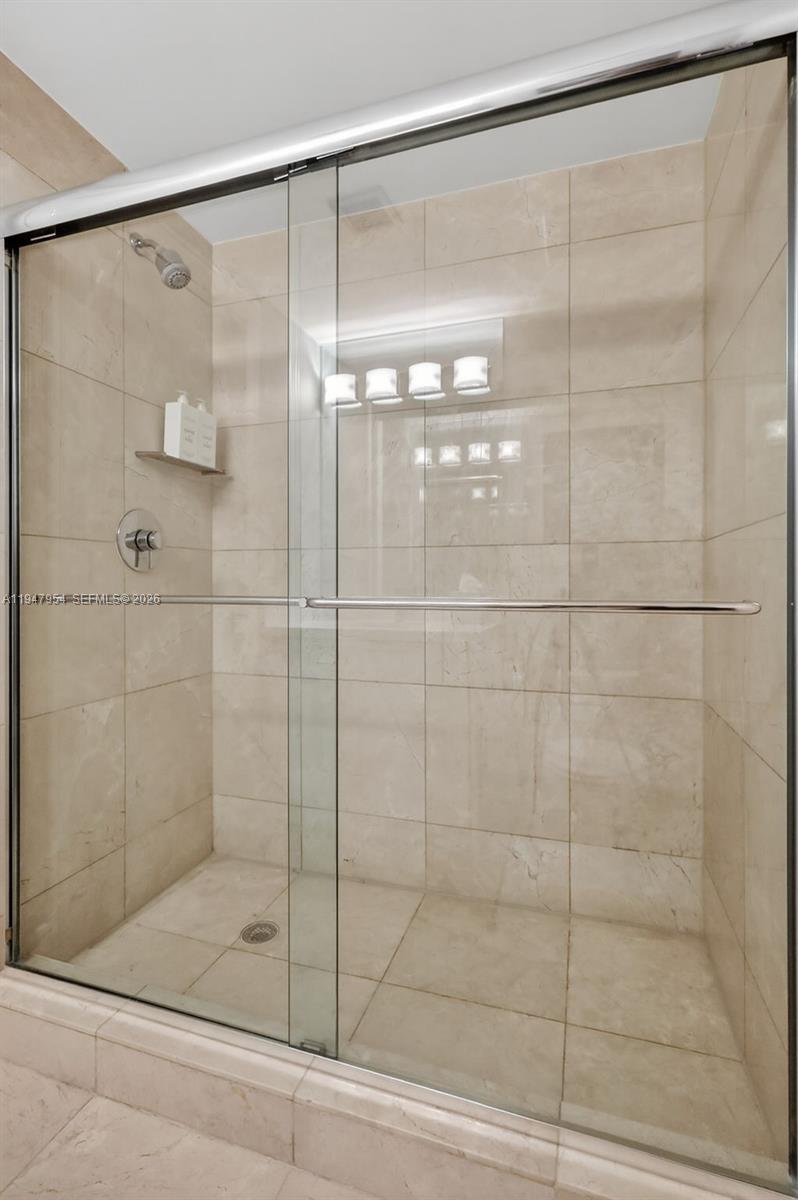 SAYAN CONDO - Residential