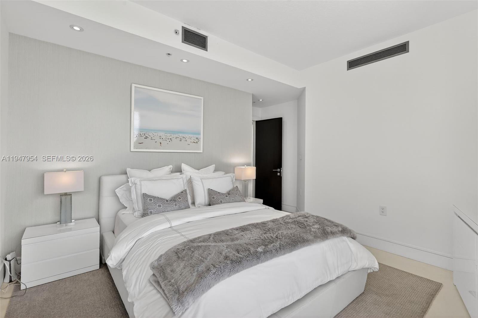 SAYAN CONDO - Residential