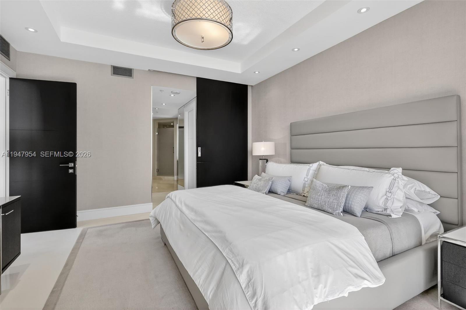 SAYAN CONDO - Residential