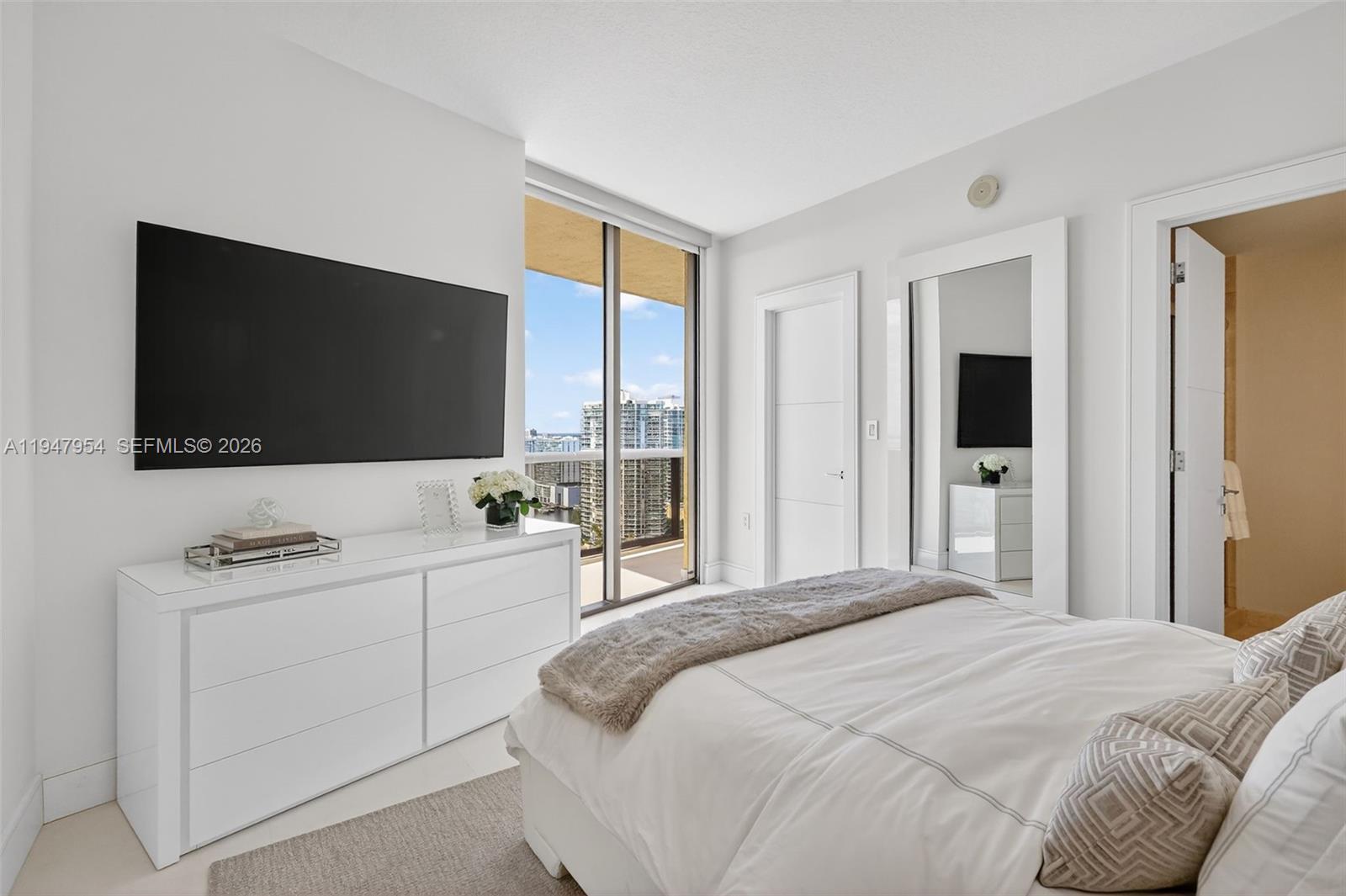 SAYAN CONDO - Residential