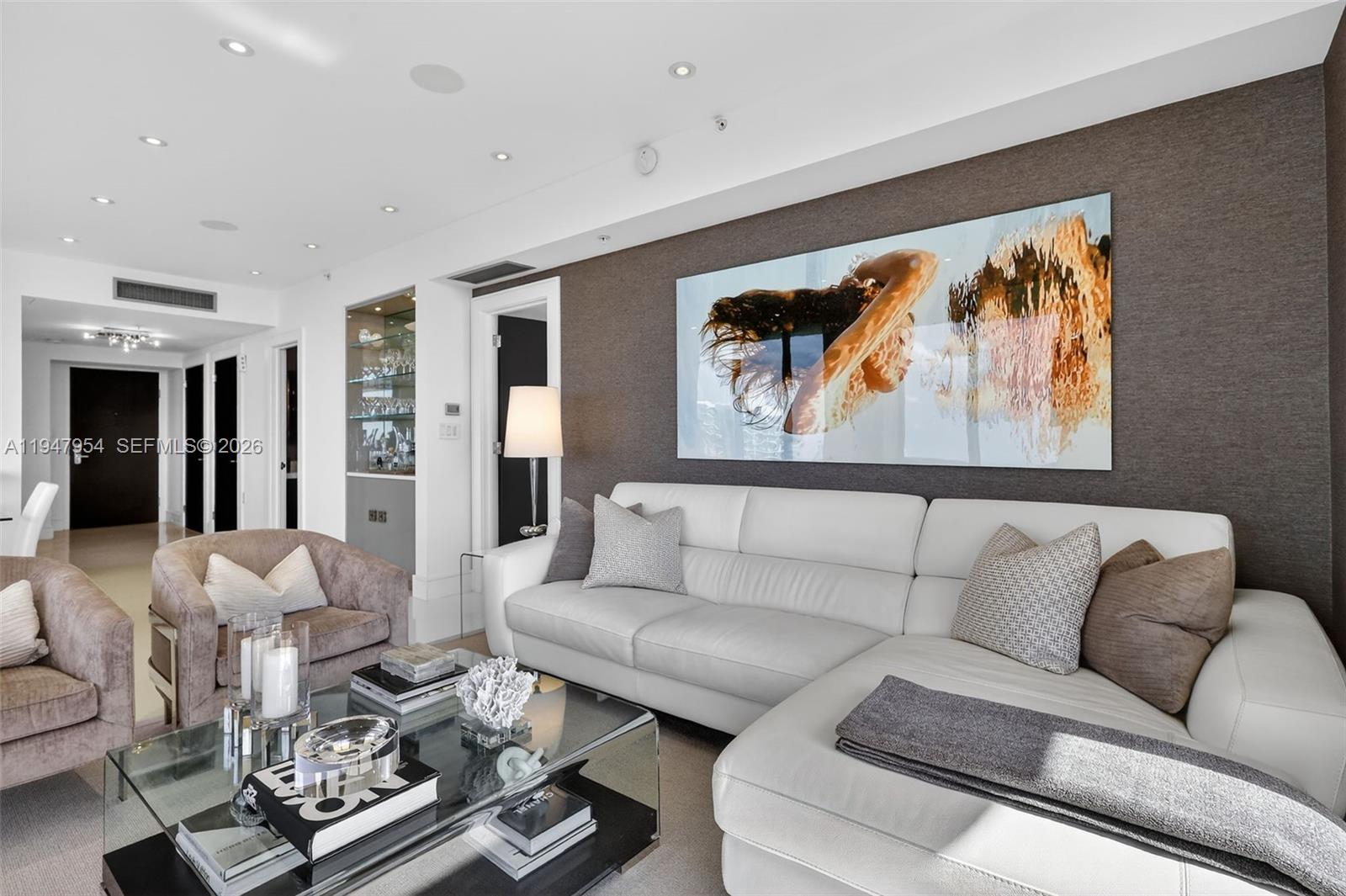 SAYAN CONDO - Residential