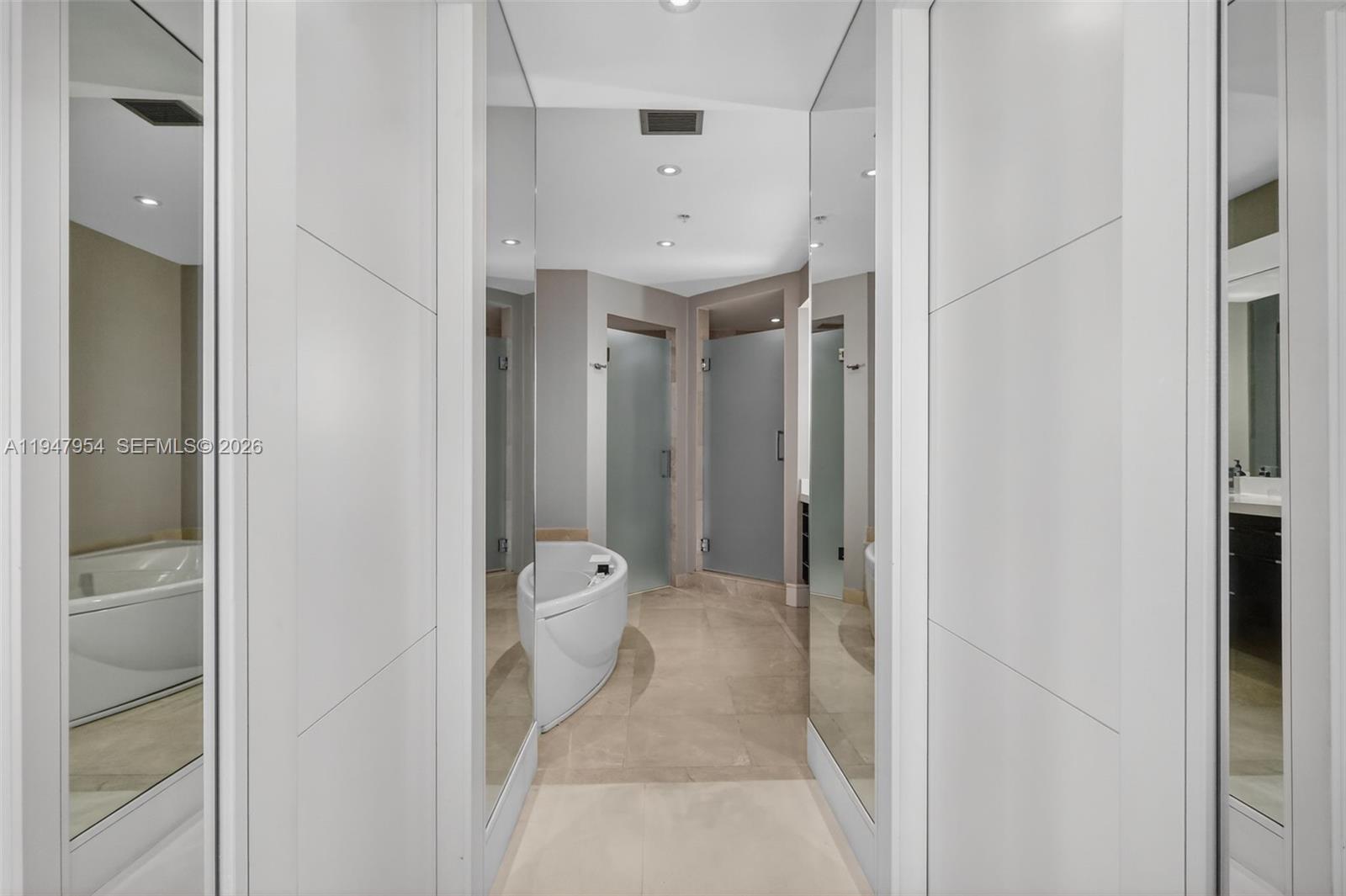 SAYAN CONDO - Residential